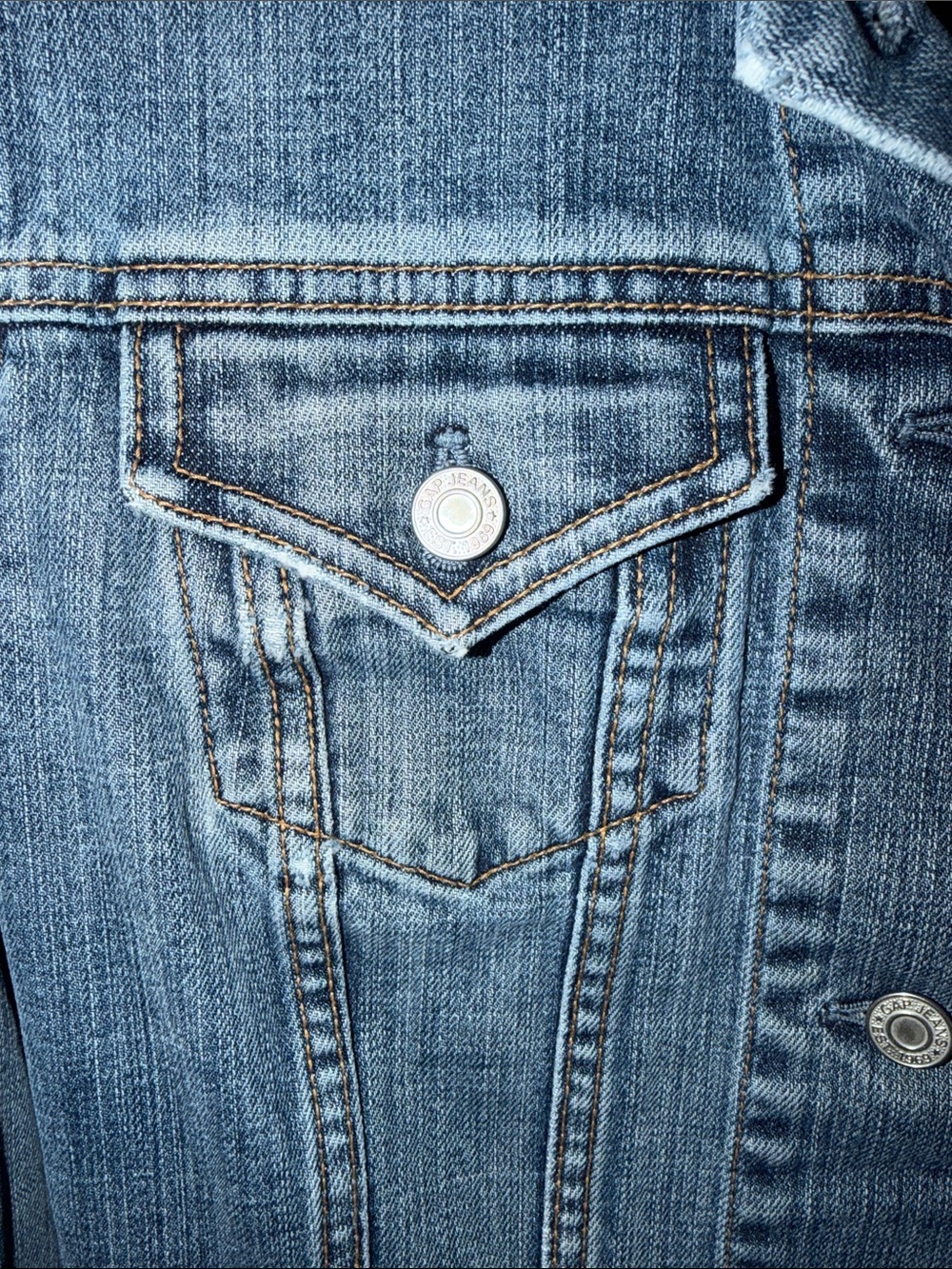 GAP Classic Light Wash Denim Jacket - Picture 3 of 7